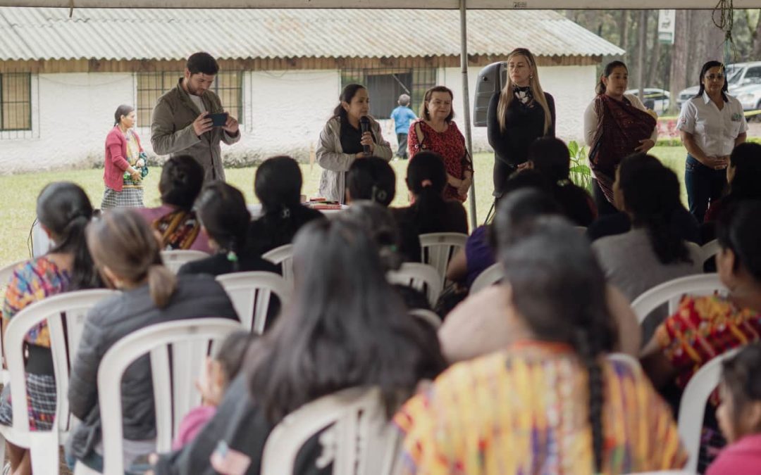 Reencuentro con mujeres graduadas del Programa Mejores Familias en San Juan Sacatepéquez